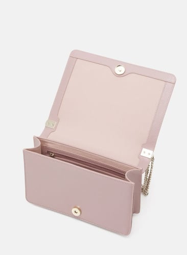 شنطة من تيد بيكر