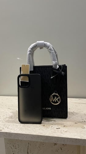 شنطة من مايكل كورس ميني