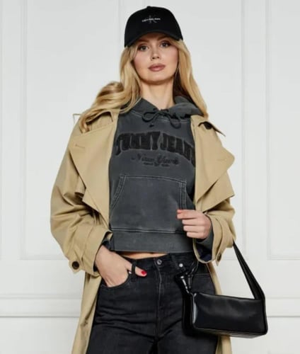 شنطة من كالفن كلاين