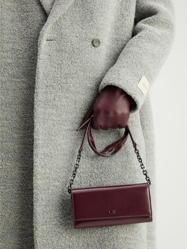 شنطة من كالفن كلاين ميني