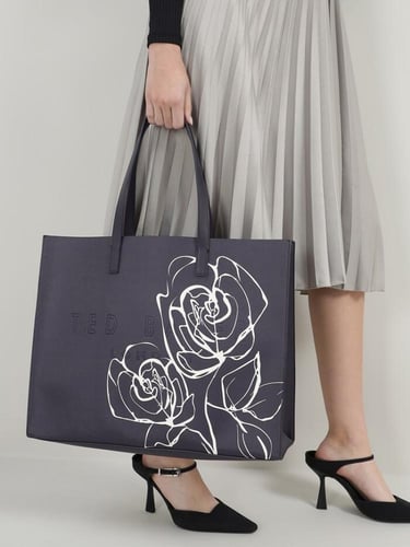 شنطة من تيد بيكر