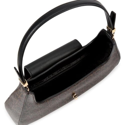 شنطة من كالفن كلاين