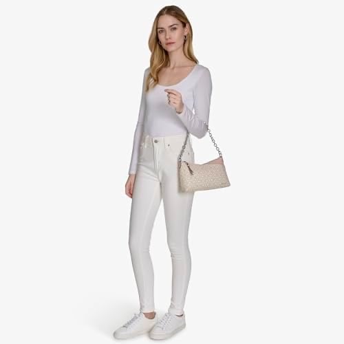 شنطة من كالفن كلاين