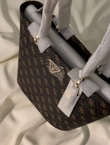 توت باق من جيس صغيرة