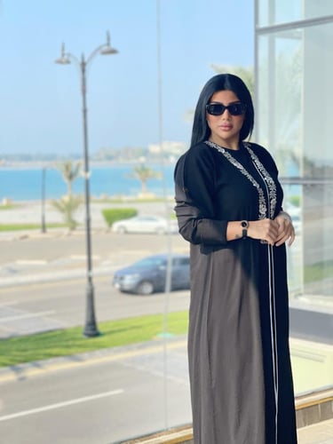 VZ Light Abaya Black&White