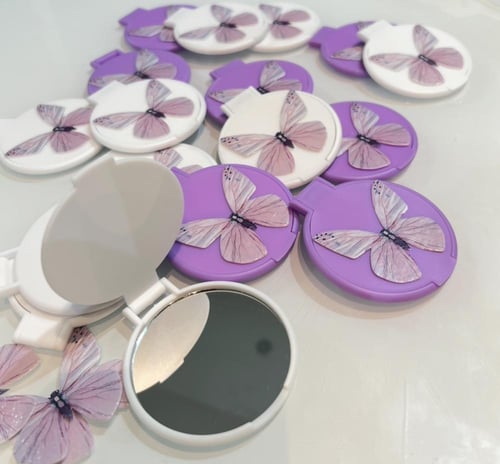 توزيعات الفراشة البنفسجية ( مراية وعقد فراشة ) ٣٠...