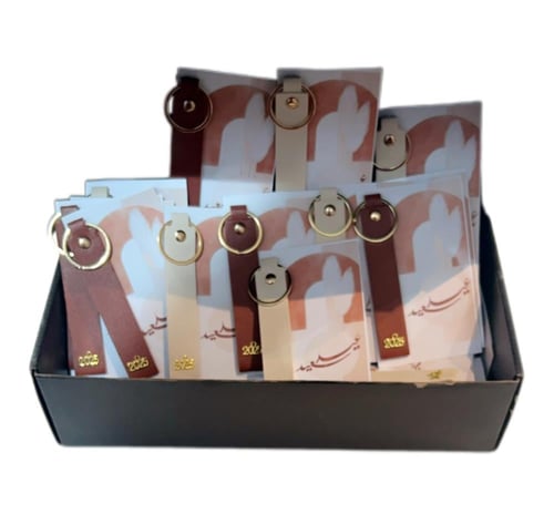 مجموعة توزيعات تعليقة الجلد 2025 (24) قطعة