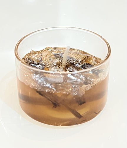 شمعة العود برائحة العودة وكسر العود بشكل جميل وجذا...