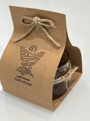 شمعة العود برائحة العودة وكسر العود بشكل جميل وجذا...