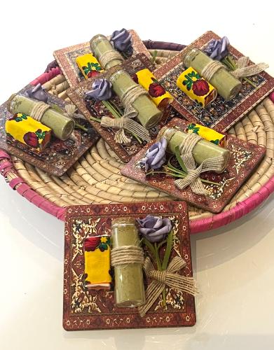 توزيعات السجادة الشعبية ( قاعدة اكواب خشبية - حنة...