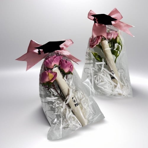 توزيعات هدايا تخرج ملمع الشفاة