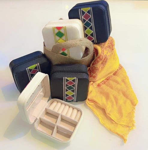 مجموعة توزيعات محفظة اكسسوارت ١٠ قطع بطابع شعبي مم...