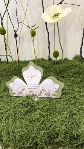 Table card half the flower with crystal base