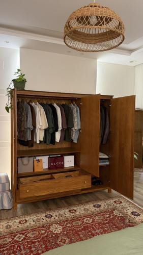 دولاب خشب طبيعي فنتج