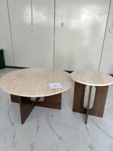 طاوله بجانبيه