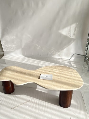 طاوله بتصميم عصري