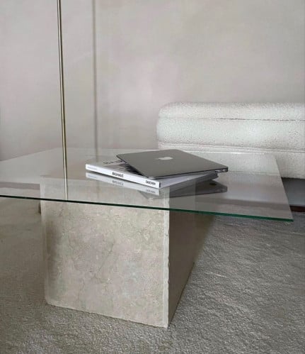 طاوله بتصميم عصري