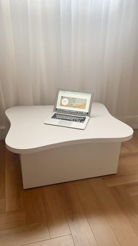 طاوله من خشب بتصميم عصري