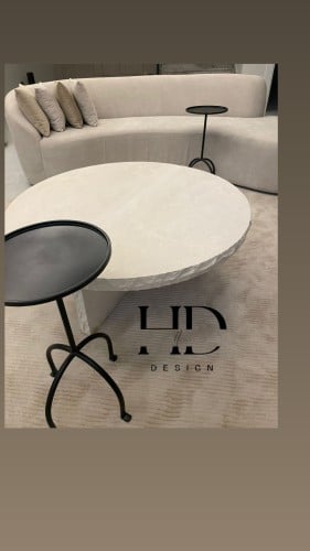 طاوله حجريه