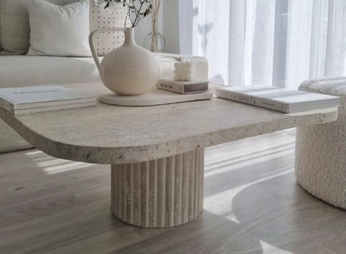 طاوله بتصميم عصري