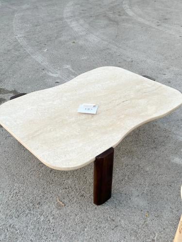 طاوله بسطح رخام