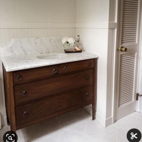 مغسله خشب مع رخام طبيعي