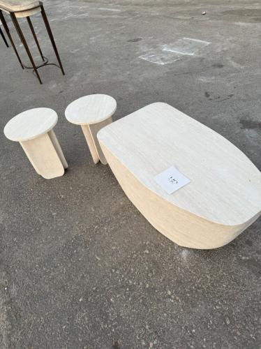 طاوله مع ٢ جانبيه