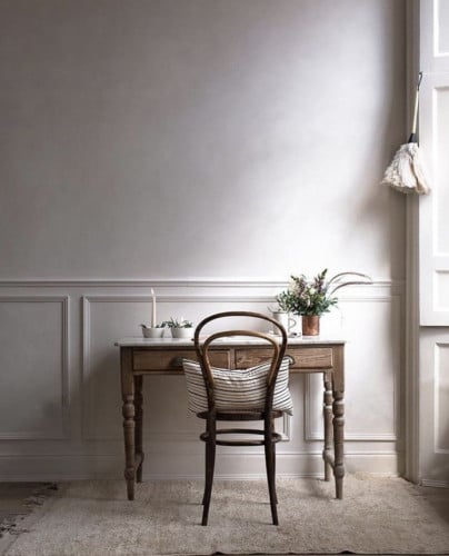 مكتب بتصميم عصري