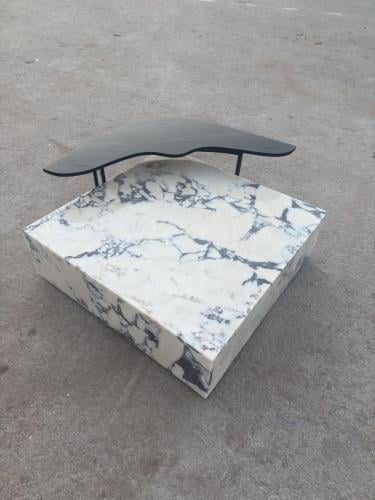 طاوله رخام افيون إيطالي مع قاعده خشب