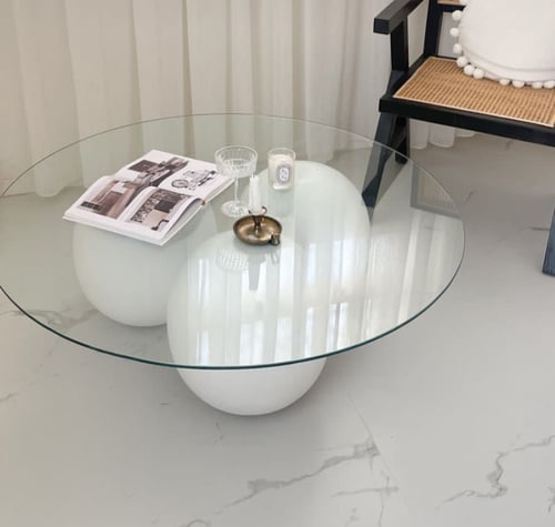 طاوله بقواعد خشب