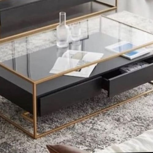 طاولة بتصميم حديث