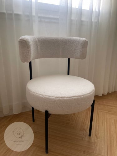 كرسي بتصميم عصري بوكليه