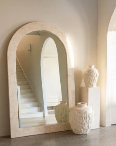 مرآءة حائط بتصميم عصري