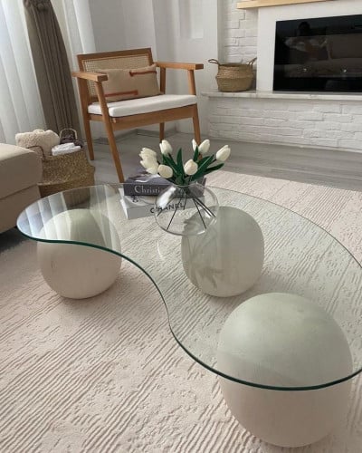 طاوله بتصميم عصري