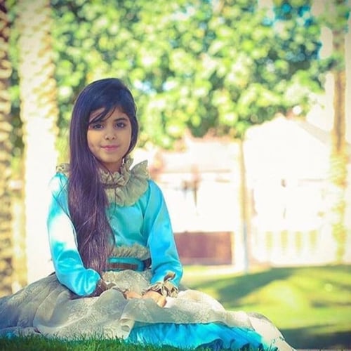 فستان الدانتيل والتافتا