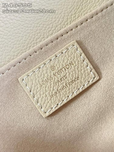 لوي فيتون Pochette Métis East West مقاس 21cm