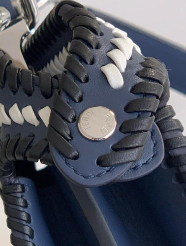 فندي Peekaboo مقاس 27cm