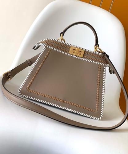 فندي Peekaboo مقاس 27cm