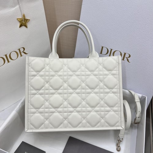 ديور Book Tote مقاس 36.5cm