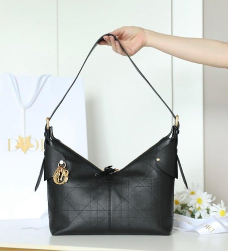 ديور Voyageur مقاس 22cm