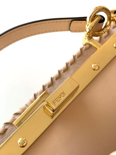 فندي Peekaboo مقاس 27cm