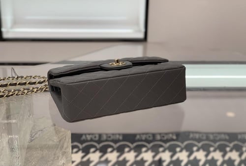 شانيل كلاسك مقاس 20cm