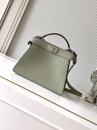 فندي Peekaboo مقاس 27cm