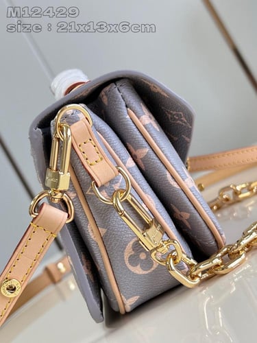 لوي فيتون Pochette Métis East West مقاس 21 cm