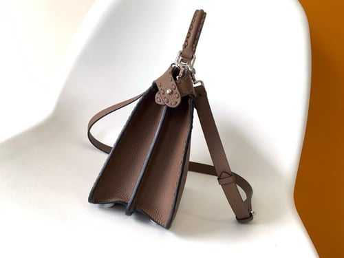 فندي Peekaboo مقاس 27cm