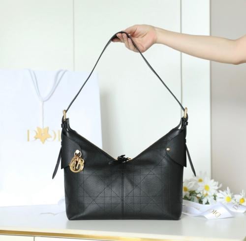 ديور Voyageur مقاس 22cm