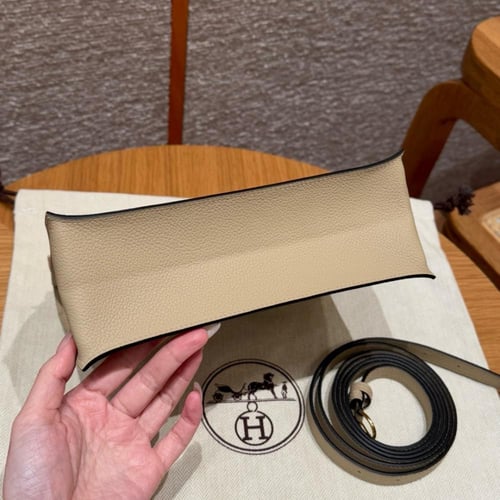 حقيبة أنيقة من هيرميس كيلي 20 ميني لون بني مميز تص...