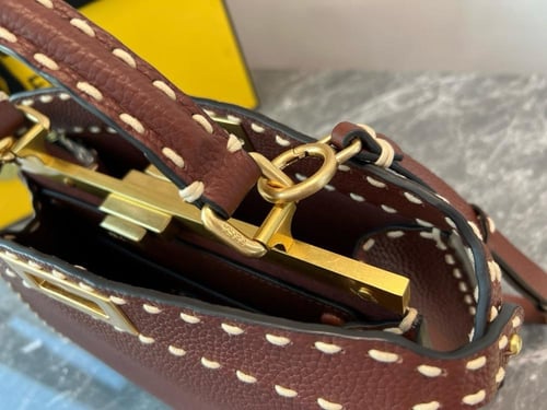 فندي Peekaboo مقاس 27cm