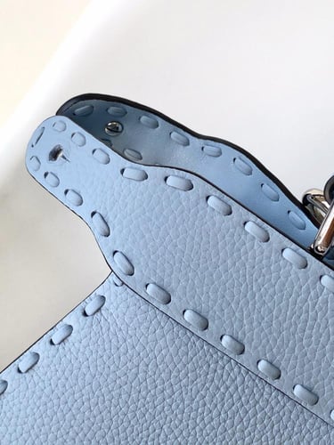 فندي Peekaboo مقاس 27cm