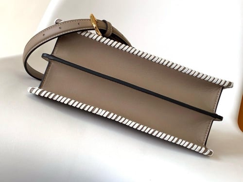 فندي Peekaboo مقاس 27cm